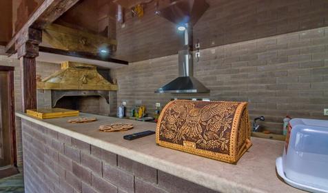 Кухня-столовая во дворе. Гостевой дом Гуама, х. Гуамка