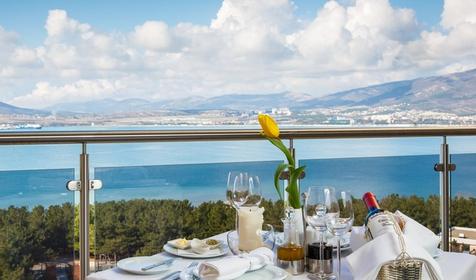 Вид с балкона номера. Кемпински Гранд Отель, г. Геленджик