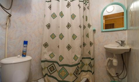 Трехместный номер в трехсекционном домике. Гостинично-туристический комплекс Лань, респ. Адыгея, п. Каменномостский