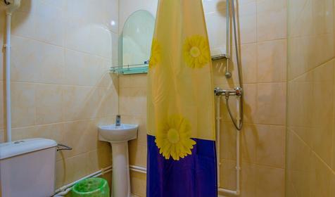 Трехместный номер в шестисекционном домике. Гостинично-туристический комплекс Лань, респ. Адыгея, п. Каменномостский