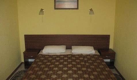 Трех-, четырехместный евростандарт с мини-кухонным уголком, 4 этаж. Гостевой дом Аквамарин, г. Геленджик