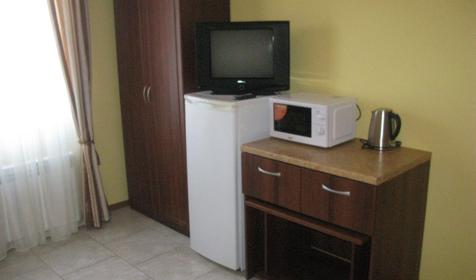 Трех-, четырехместный евростандарт с мини-кухонным уголком, 4 этаж. Гостевой дом Аквамарин, г. Геленджик