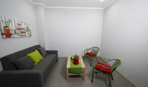 Четырехместный двухкомнатный улучшенный номер. Отель Локация, г. Краснодар