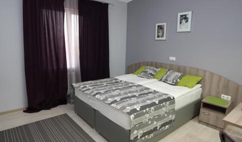 Четырехместный двухкомнатный улучшенный номер с кухней. Отель Локация, г. Краснодар