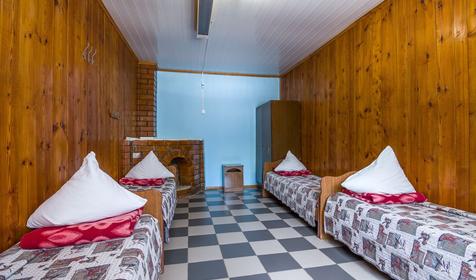 Четырехместная комната. База отдыха Межгорье, с. Фанагорийское