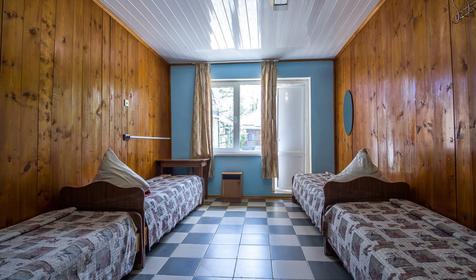 Четырехместная комната. База отдыха Межгорье, с. Фанагорийское