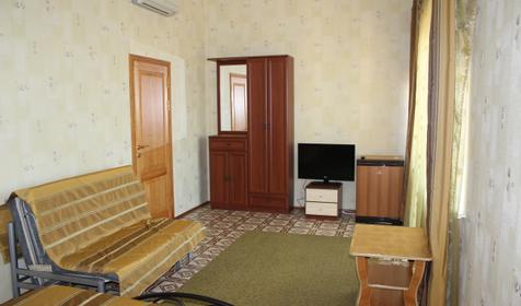 Четырехместный однокомнатный с балконом комфорт на 3 этаже.