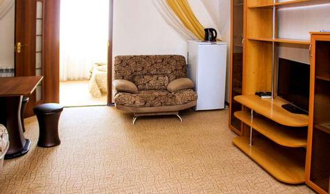 Семейный двухкомнатный номер, мансарда. Пансионат Кристалл-уют, г. Анапа