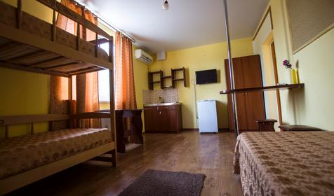 Двухкомнатный номер с террасой. Отель Питер, Темрюкский район, п. Кучугуры