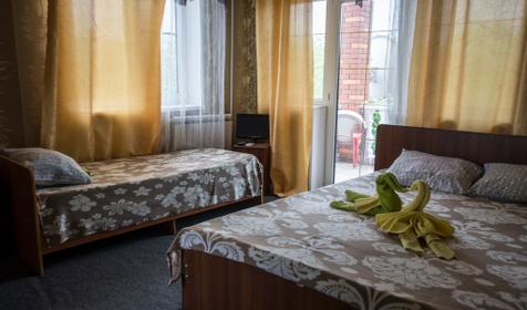 Трехместный с балконом. Отель Питер, Темрюкский район, п. Гулькевичи