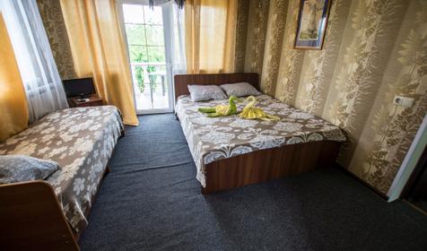 Трехместный с балконом. Отель Питер, Темрюкский район, п. Гулькевичи