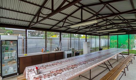 Кухня-столовая. База отдыха Quadro Дача, ст. Убинская