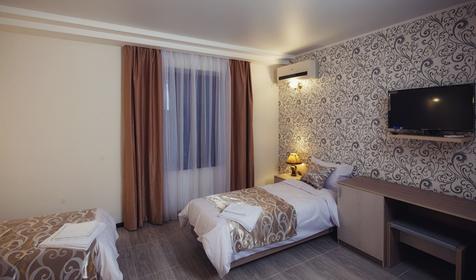 Трехместный