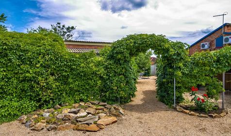 Частная мини-база отдыха Солнечная, ст. Должанская