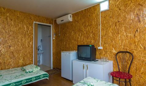 Трехместный в домике. База отдыха Голубая лагуна, г. Ейск