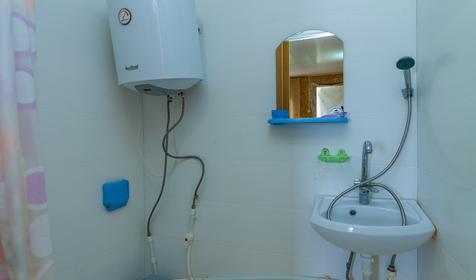 Трехместный в домике. База отдыха Голубая лагуна, г. Ейск