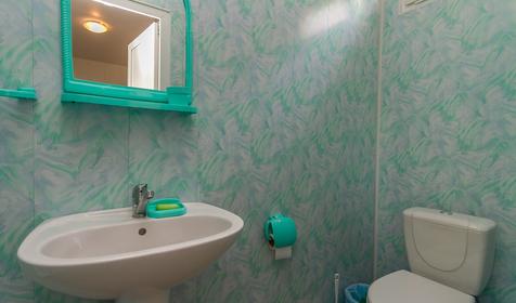 №2 полулюкс 4-местный. Гостевой двор Наталья, г. Ейск