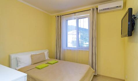 Семейный трехкомнатный номер. Гостиница Барселона, п. Небуг