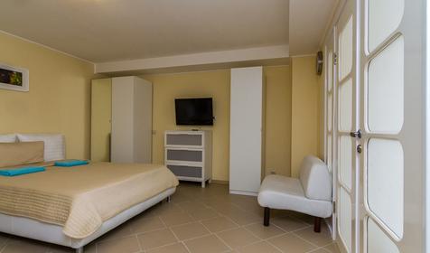 Студия. Гостиница Барселона, п. Небуг