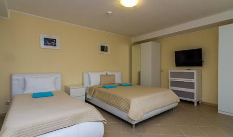 Студия. Гостиница Барселона, п. Небуг