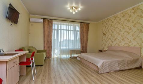 Трехместный полулюкс с балконом. Мини-гостиница Апельсин, Темрюкский р-н, Голубицкая