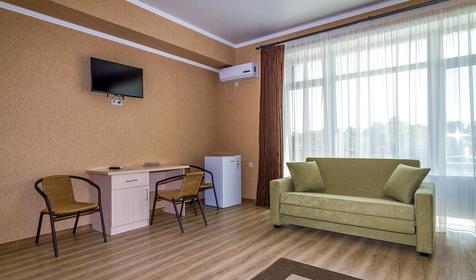 Четырехместный полулюкс с балконом. Мини-гостиница Апельсин, Темрюкский р-н, Голубицкая