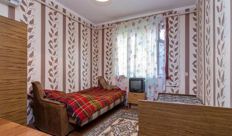 Семейный двухкомнатный номер. Дом по ул. Ильича 14а, г. Новороссийск, с. Южная Озереевка