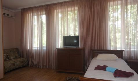 Трехместный