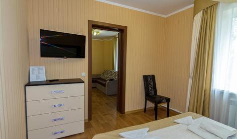 Двухкомнатный люкс в корпусе Сказка. Отель Бриз, Темрюкский район, п. Сенной