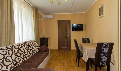 Двухкомнатный люкс в корпусе Сказка. Отель Бриз, Темрюкский район, п. Сенной