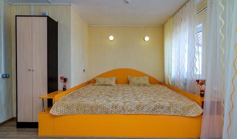 Апартаменты. Гостевой дом "Лоцман", г. Ейск