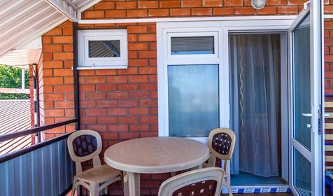 Апартаменты. Гостевой дом "Лоцман", г. Ейск