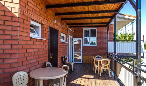 Апартаменты. Гостевой дом "Лоцман", г. Ейск