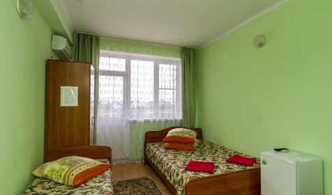 Трехместный номер с удобствами на блок. Гостевой дом Золотой Ямал, г. Анапа, п. Витязево