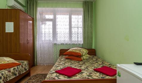 Трехместный номер с удобствами на блок. Гостевой дом Золотой Ямал, г. Анапа, п. Витязево