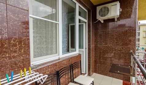 Трехместный номер с удобствами на блок. Гостевой дом Золотой Ямал, г. Анапа, п. Витязево