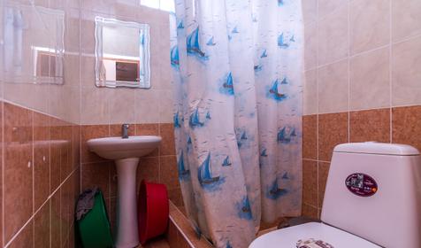 Трехместный номер с удобствами на блок. Гостевой дом Золотой Ямал, г. Анапа, п. Витязево