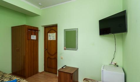 Трехместный номер с удобствами на блок. Гостевой дом Золотой Ямал, г. Анапа, п. Витязево