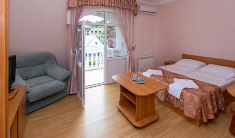 Трехместный