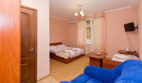 Трехместный