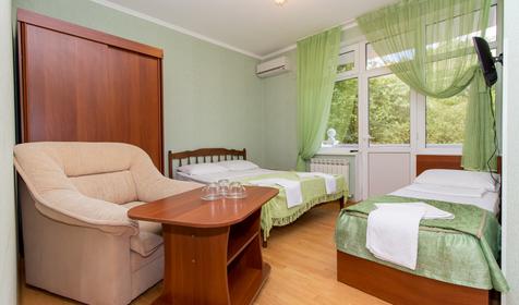 Трехместный