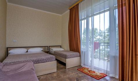 Четырехместный стандарт с балконом