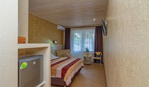 Двухместный люкс с дополнительным местом. Отель Планета, г. Сочи, Лазаревский район, п. Вардане