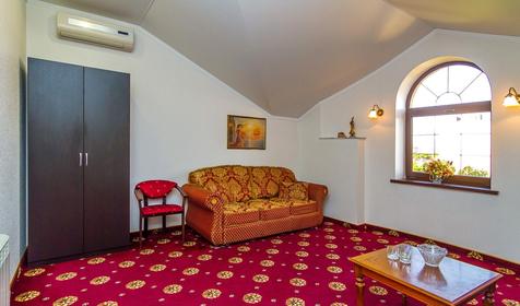 Люкс трехместный двухкомнатный. Отель Алые паруса, г. Анапа