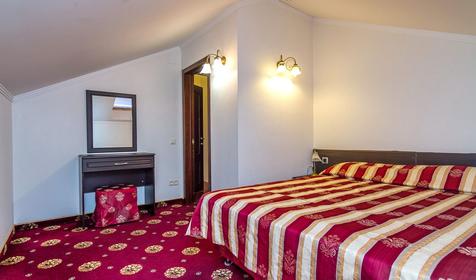 Люкс трехместный двухкомнатный. Отель Алые паруса, г. Анапа