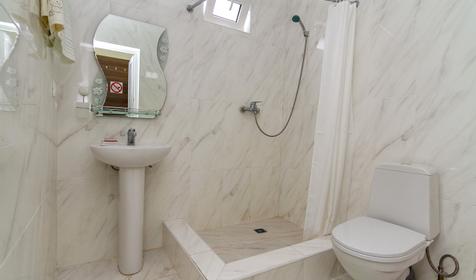 Трехместный люкс. Частная гостиница Виктория, г. Сочи, Лазаревский район, п. Дагомыс