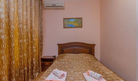 Двухместный стандарт с балконом. Гостевой дом "Король Лев", г. Сочи, п. Горный воздух