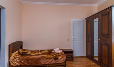 Двухместный стандарт с балконом. Гостевой дом "Король Лев", г. Сочи, п. Горный воздух