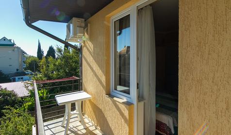 Пятиместный люкс с балконом. Гостевой дом Винтаж, г. Сочи, Лазаревский район, п. Лазаревское