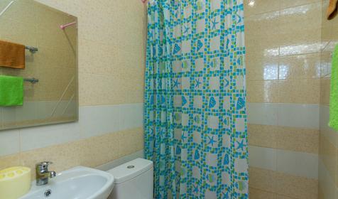 Двух-, трех-, четырехместный люкс с балконом. Гостевой дом Винтаж, г. Сочи, Лазаревский район, п. Лазаревское